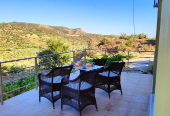 THROUBI VILLA has Balcony rooms