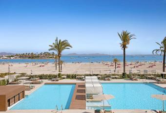 VIVA Golf Adults Only 18+ allows 18 year olds to book a room