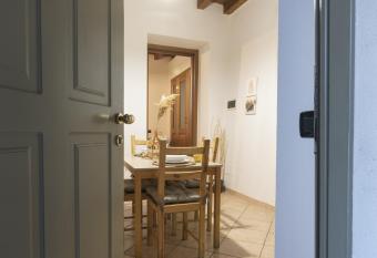 Grazioso appartamento in centro storico Chiari allows 18 year olds to book a room