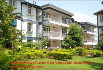 Apartment 2 minutes from Club TITOs Baga has Balcony rooms