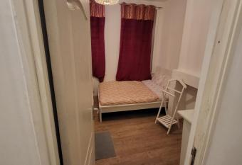 Calme studio allows 18 year olds to book a room