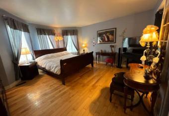 Chambres d'h  tes sur parc   questre-piscine et spa has rooms with a private hot tub