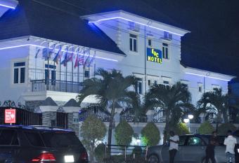 EUC Demodern Hotel allows 18 year olds to book a room