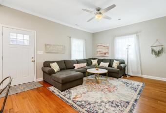 *Lux Modern Townhome * Downtown* King Beds * Duke* has Balcony rooms