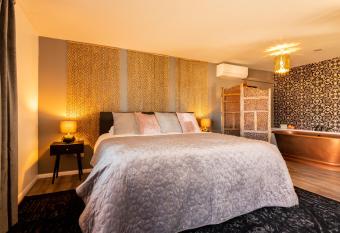 Desert Flower Boutique Hotel has rooms with a private hot tub