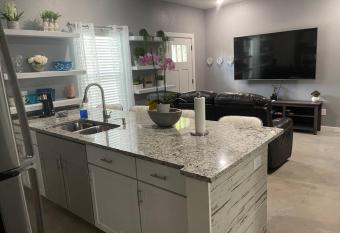 Homecrest Peaceful/Modern luxury 3 bed 2 bath has Balcony rooms