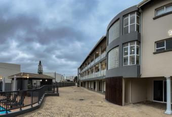 SAPPHIRE VIEWS LUXURY APARTMENTS has Balcony rooms