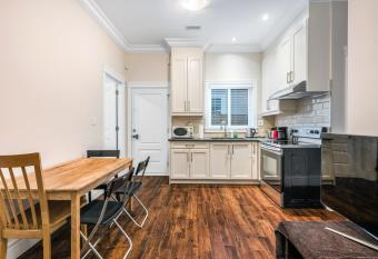 Cozy 2-BD Suite in Richmond Private Entrance allows 18 year olds to book a room