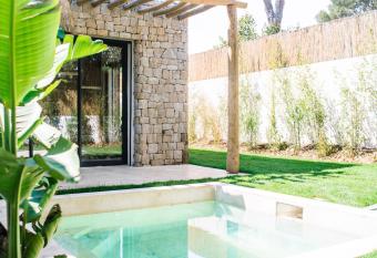 Villa Alemagou has Balcony rooms