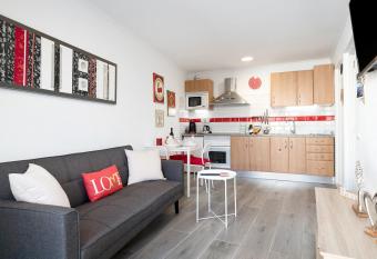 Casa Timanfaya has Balcony rooms