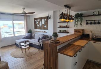 Sunsetmare Vacational Apartment allows 18 year olds to book a room