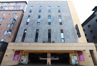 Wolgot Unique Hotel 28 allows 18 year olds to book a room