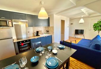 ORA - Duplex Hypercentre Reims allows 18 year olds to book a room