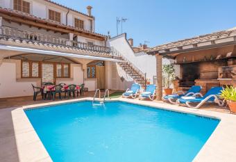 Family Home Jaume ii has Balcony rooms
