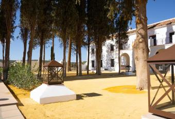 Cortijo El Solano has Balcony rooms