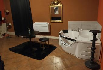 Merope Idrosuite allows 18 year olds to book a room