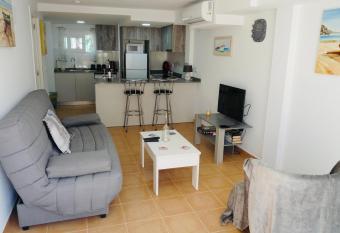 Modern Apartment Near Beach allows 18 year olds to book a room