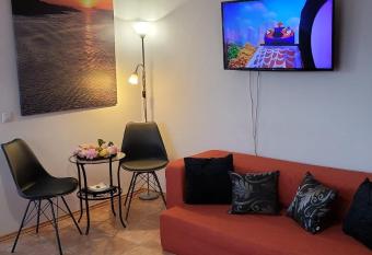 F  GET RESIDENCE allows 18 year olds to book a room