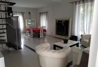 Croisette Immo 5 chambres 5 salles de bains - Proche Martinez - Piscine sur le toit Jacuzzi allows 18 year olds to book a room