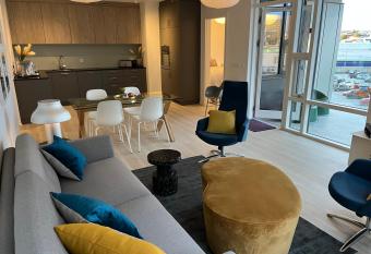 Sm  ri Apartments has Balcony rooms