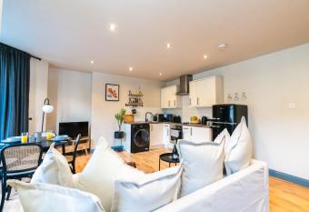 Bridgewater Three  for a boutique stay by the sea  allows 18 year olds to book a room