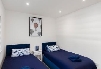 Star London Vivian Avenue 2-Bed Haven allows 18 year olds to book a room