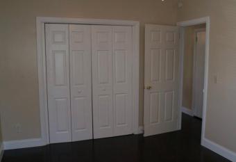 404 49th street,west palm beach, Fl 33407 has Balcony rooms