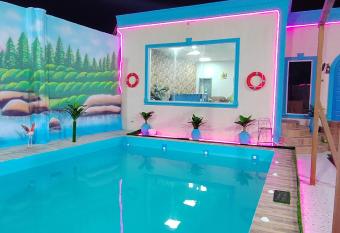                         has rooms with a private hot tub