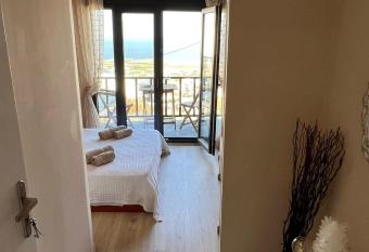 The Grey houses has Balcony rooms