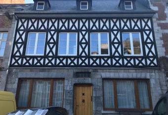 Les colombages allows 18 year olds to book a room