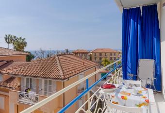 Appartamento Margherita Trilocale ad Ospedaletti a pochi passi dal mare allows 18 year olds to book a room