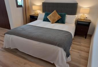 ALOJAMIENTO   GUILAS HOME zhr has Balcony rooms