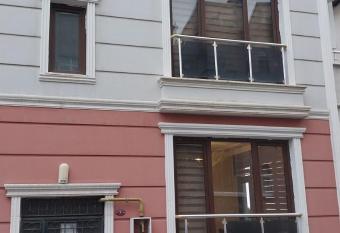 APART CLOSE THE C  TYCENTER allows 18 year olds to book a room