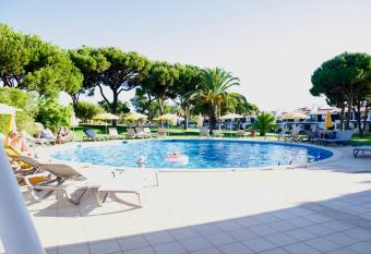 GC VILASOL allows 18 year olds to book a room