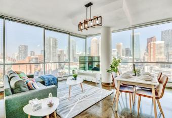 Modern 2BR Apt - DT Calgary w City Views has Balcony rooms