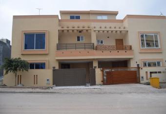 Ameer Hamza Guest House                                       has Balcony rooms