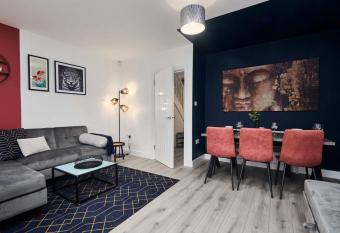 Homebird Property - Salisbury House has Balcony rooms