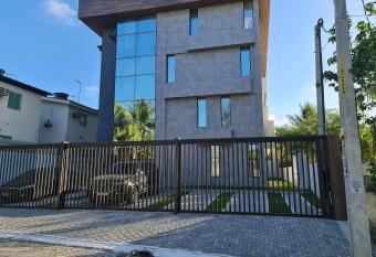 Edf Porto Pr  ncipe allows 18 year olds to book a room