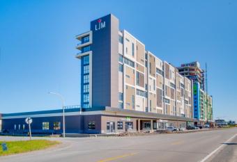 lake house has Balcony rooms