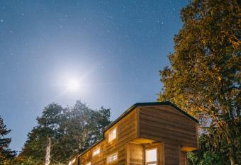 Umpqua's Last Resort - Wilderness Cabins, RV Park & Glamping allows 18 year olds to book a room