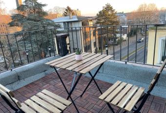 Leon Duren allows 18 year olds to book a room