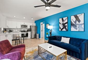 Designer Phoenix home near Downtown with parking and a pool has Balcony rooms