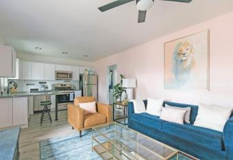Chic Phoenix urban oasis with a Pool Near Food and Events has Balcony rooms