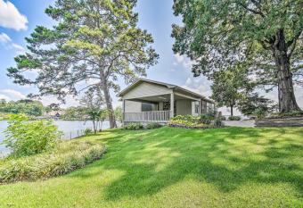 The Bungalow has Balcony rooms