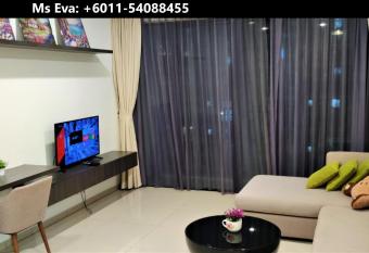 i-City   CASA IMPIAN   ~Wifi/Netflix/Parking~7pax has Balcony rooms