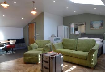 Claudius Caesar, Bowness-on-Solway has Balcony rooms