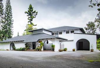 The White Horse allows 18 year olds to book a room