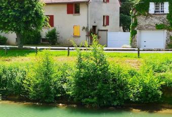 Le Jardin d Eden allows 18 year olds to book a room