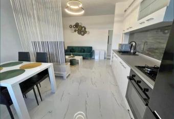 Lux apartament allows 18 year olds to book a room