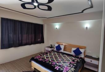 Hotel Ghasa has Smoking/Balcony rooms